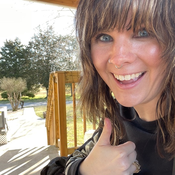 Meet your Posher, Asya - Picture 3 of 10